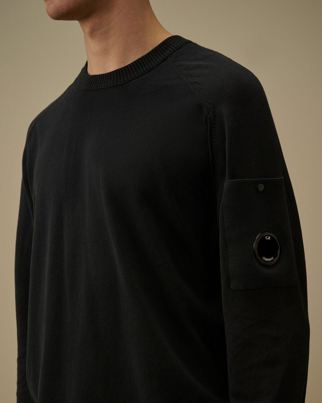 C.P. COMPANY - Cotton Crepe Crewneck Lens Sweater Bleu nuit - Lothaire