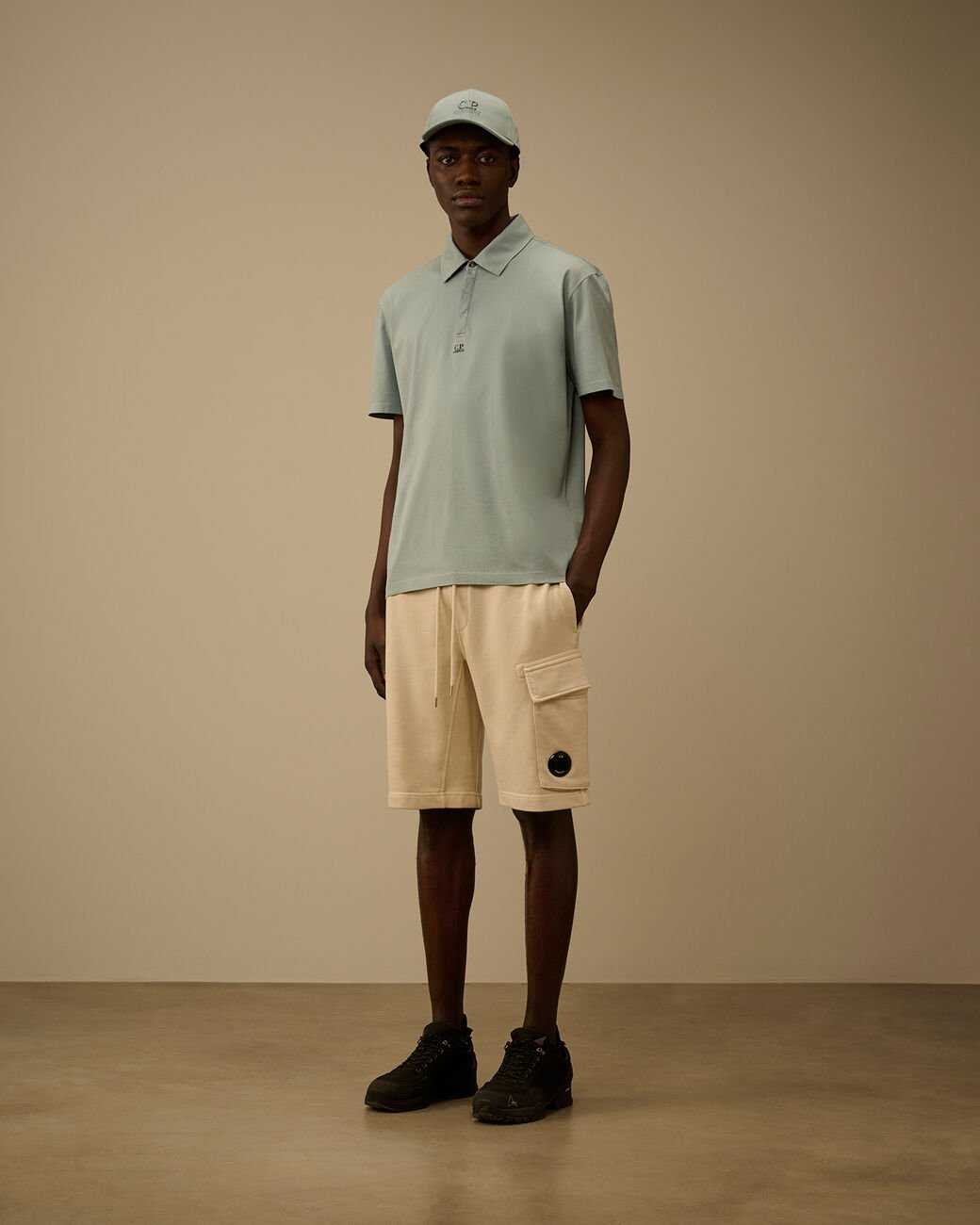 C.P. COMPANY - Cotton Diagonal Fleece Cargo Sweatshorts Beige - Lothaire