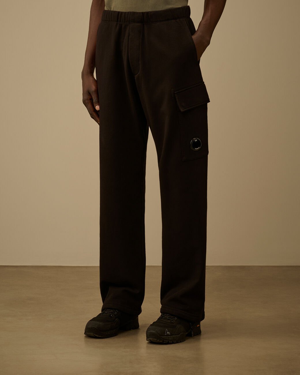 C.P. COMPANY - Diagonal Raised Fleece Cargo Sweatpants Noir - Lothaire