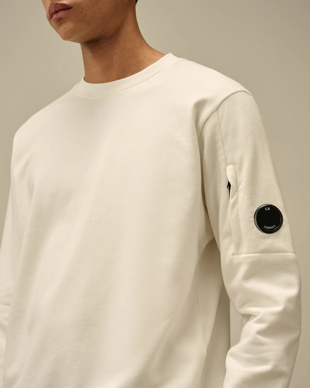 C.P. COMPANY - Diagonal Raised Fleece Crewneck Lens Sweatshirt - Blanc - Lothaire