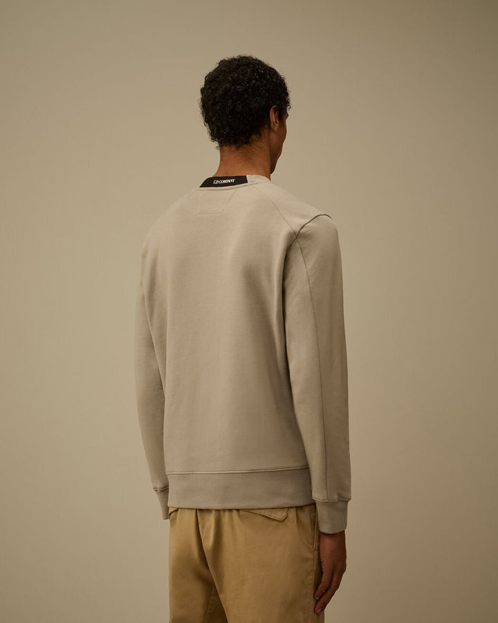 C.P. COMPANY - Diagonal Raised Fleece Crewneck Lens Sweatshirt Dove - Lothaire