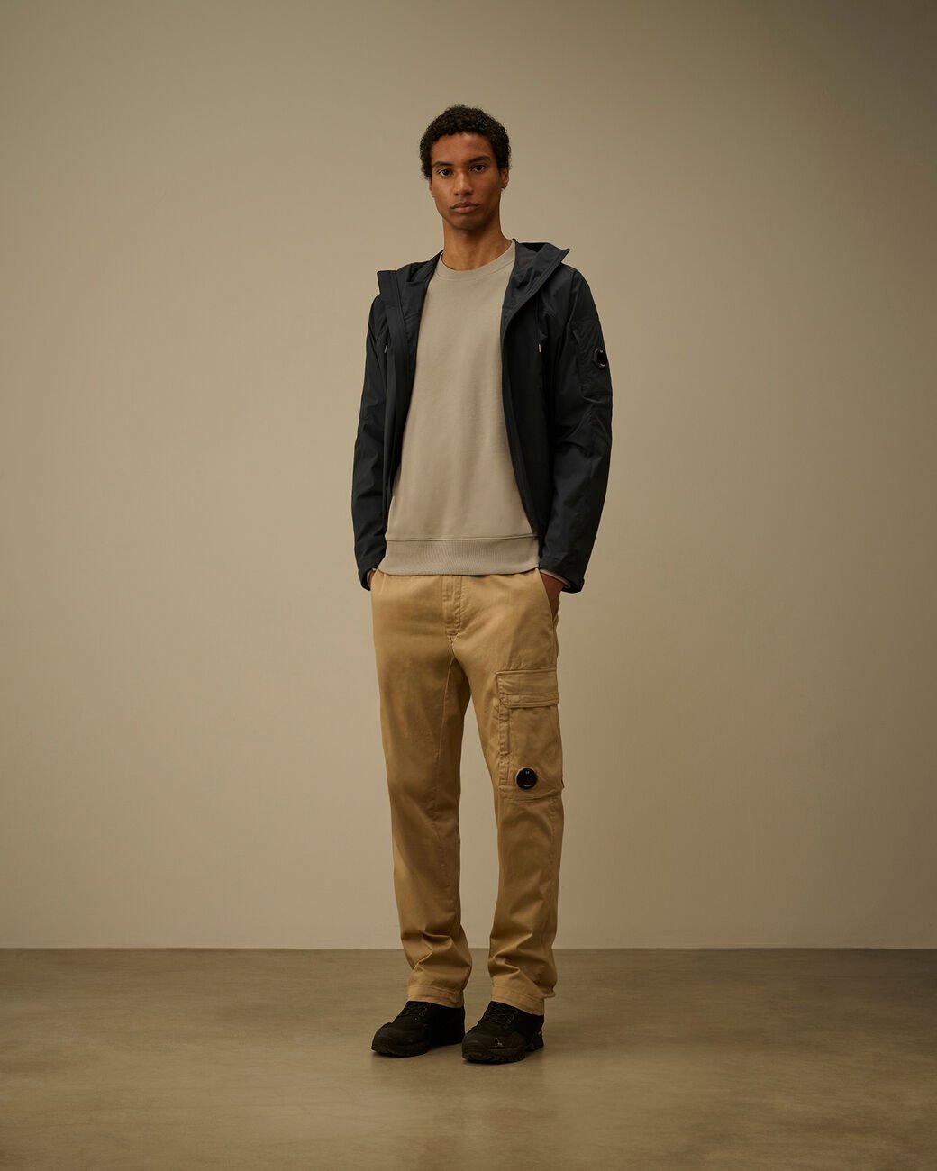 C.P. COMPANY - Diagonal Raised Fleece Crewneck Lens Sweatshirt Dove - Lothaire