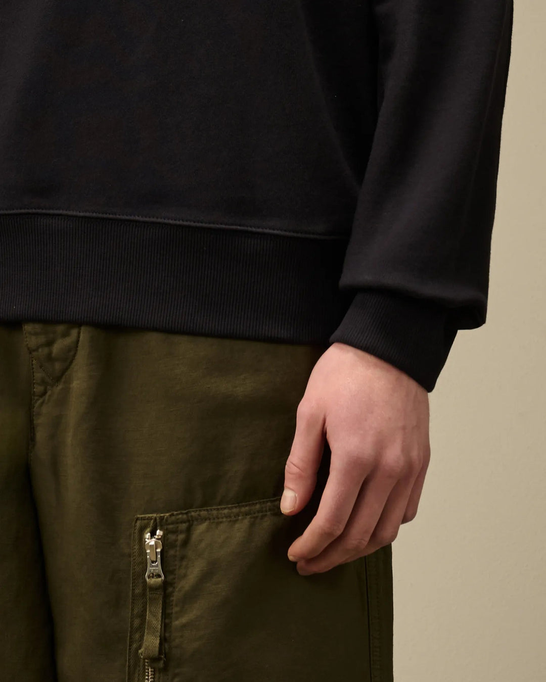C.P. COMPANY - Diagonal Raised Fleece Crewneck Lens Sweatshirt - Marine - Lothaire