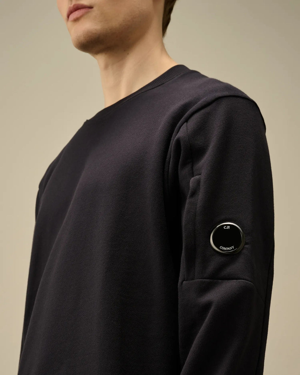 C.P. COMPANY - Diagonal Raised Fleece Crewneck Lens Sweatshirt - Marine - Lothaire