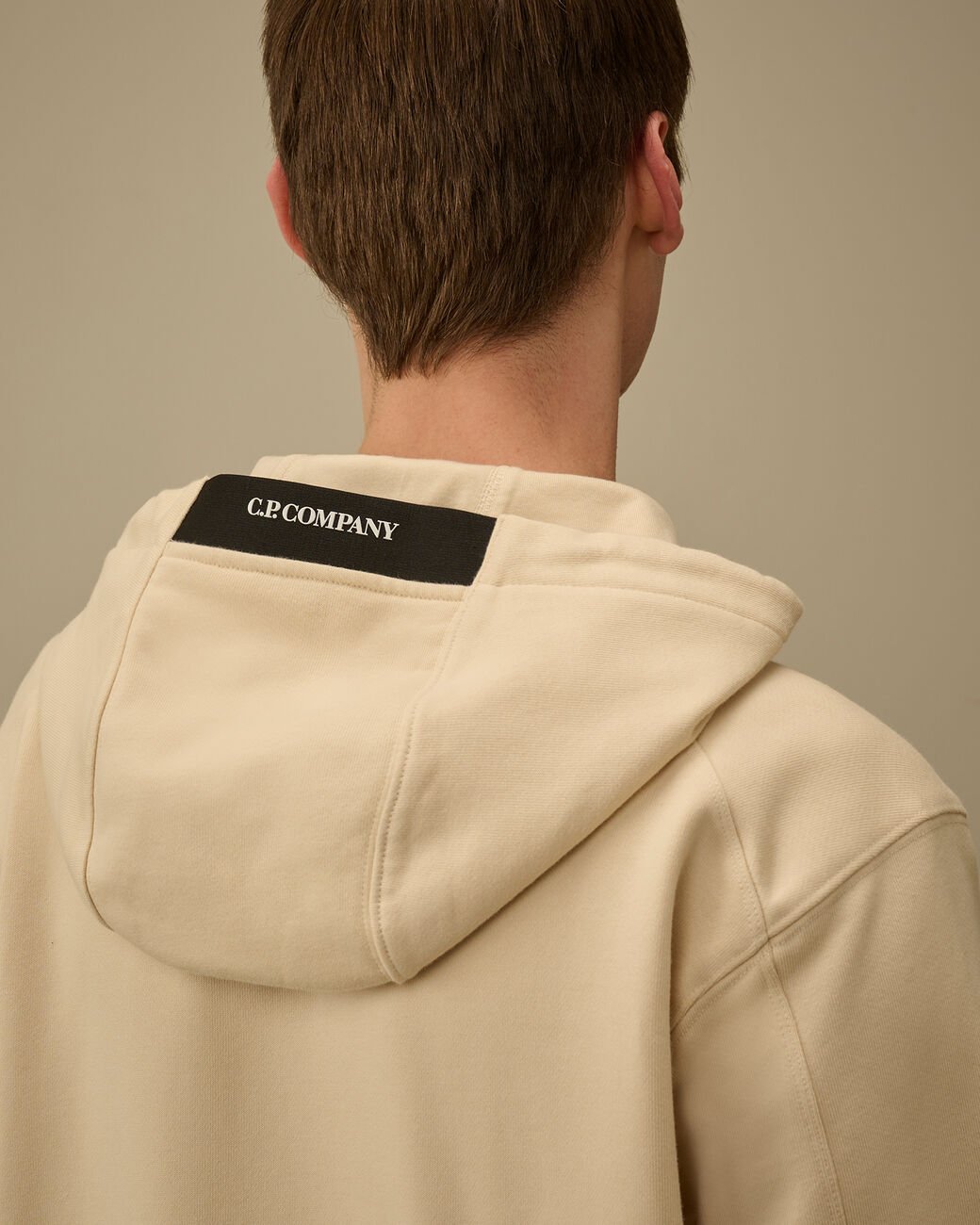 C.P. COMPANY - Diagonal Raised Fleece Hooded Lens Sweatshirt Beige crème - Lothaire