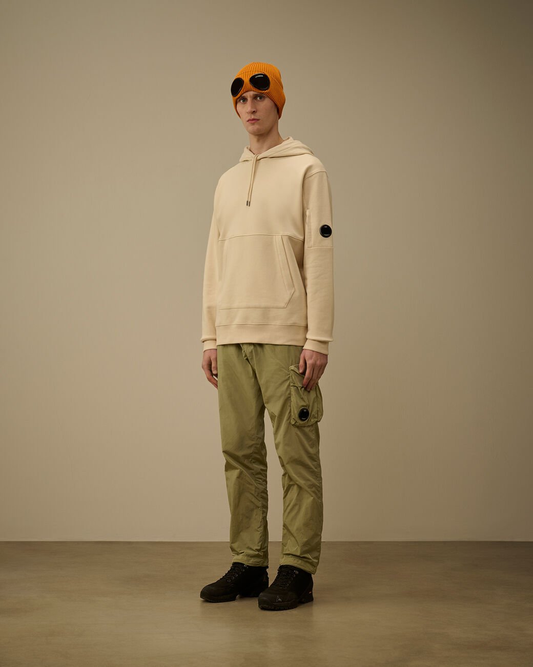 C.P. COMPANY - Diagonal Raised Fleece Hooded Lens Sweatshirt Beige crème - Lothaire