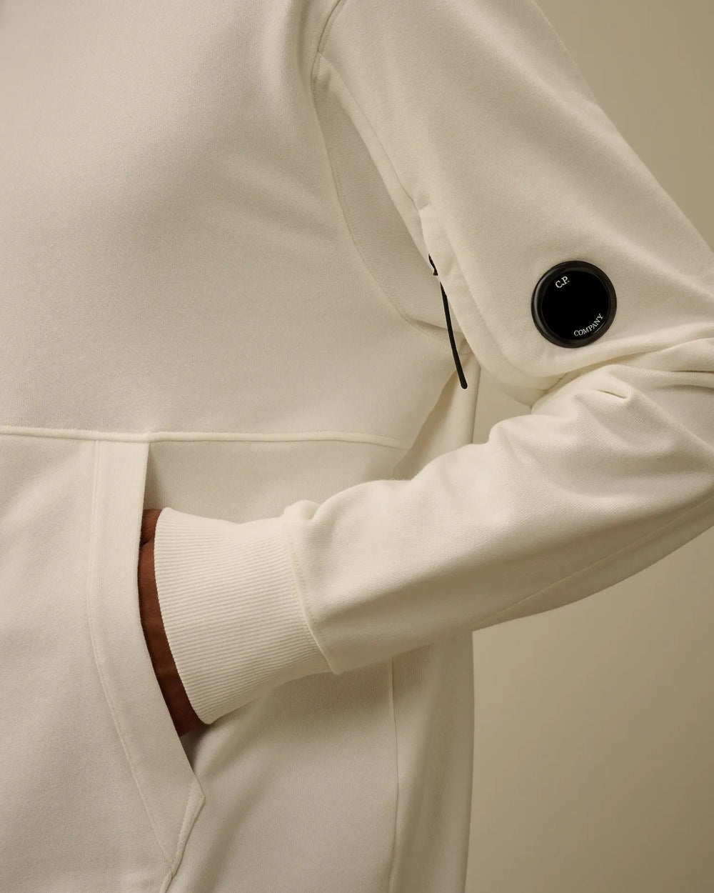 C.P. COMPANY - Diagonal Raised Fleece Hooded Lens Sweatshirt Gauze White - Lothaire