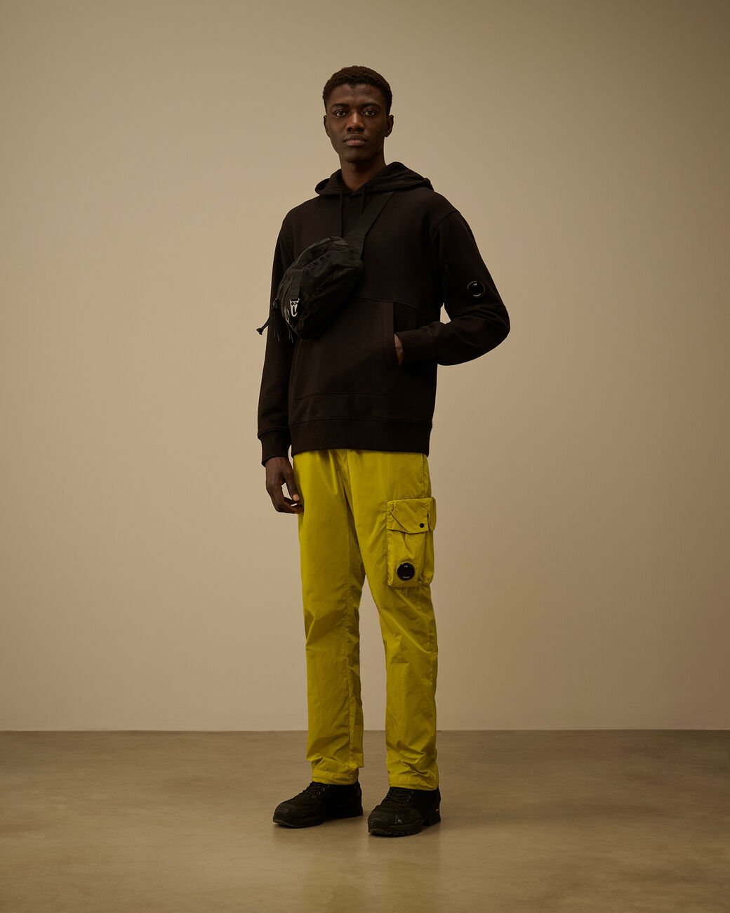 C.P. COMPANY - Diagonal Raised Fleece Hooded Lens Sweatshirt Noir - Lothaire