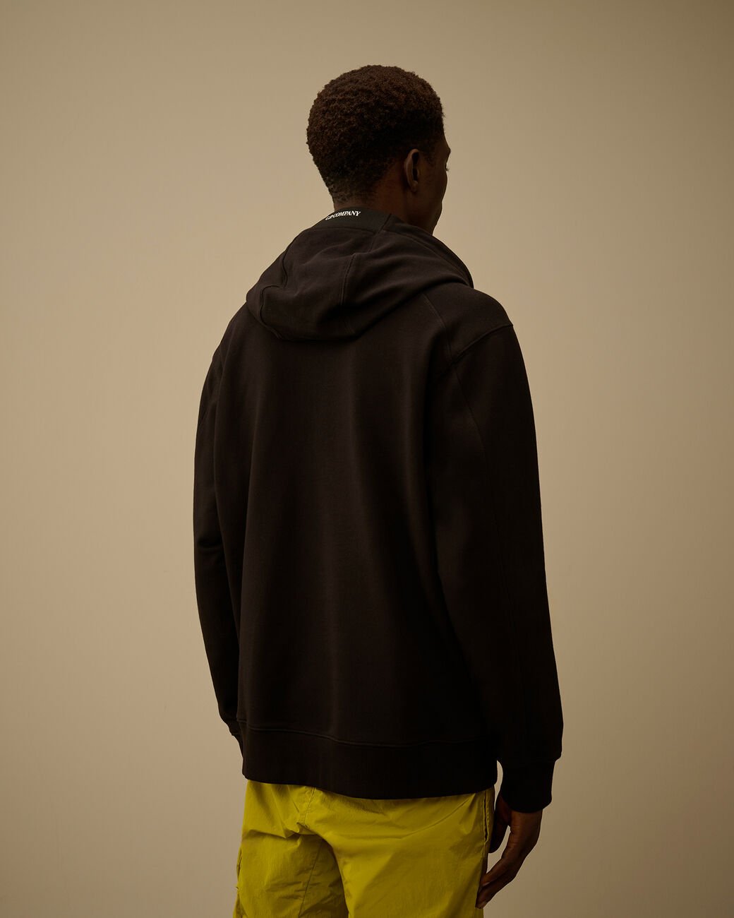 C.P. COMPANY - Diagonal Raised Fleece Hooded Lens Sweatshirt Noir - Lothaire