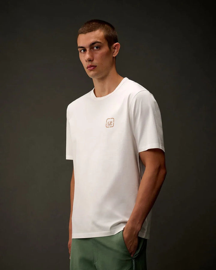C.P. COMPANY : Metropolis Series Mercerized Jersey Short Sleeve Badge T-Shirt blanc - Lothaire