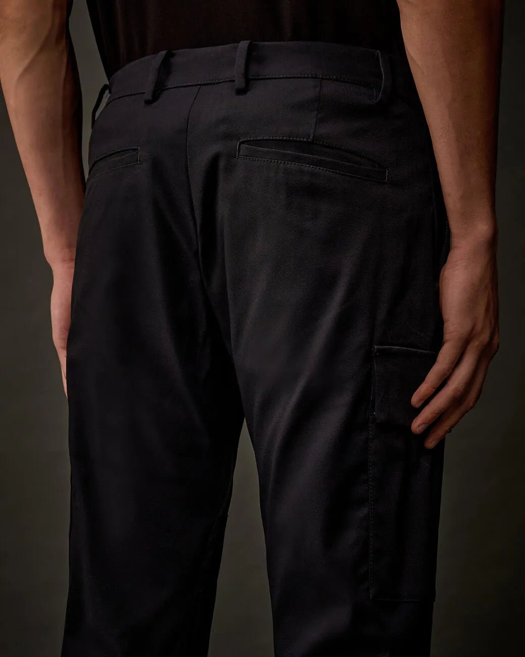 C.P. COMPANY - Metropolis Series Technical Panama Ergonomic Cargo Pants noir - Lothaire