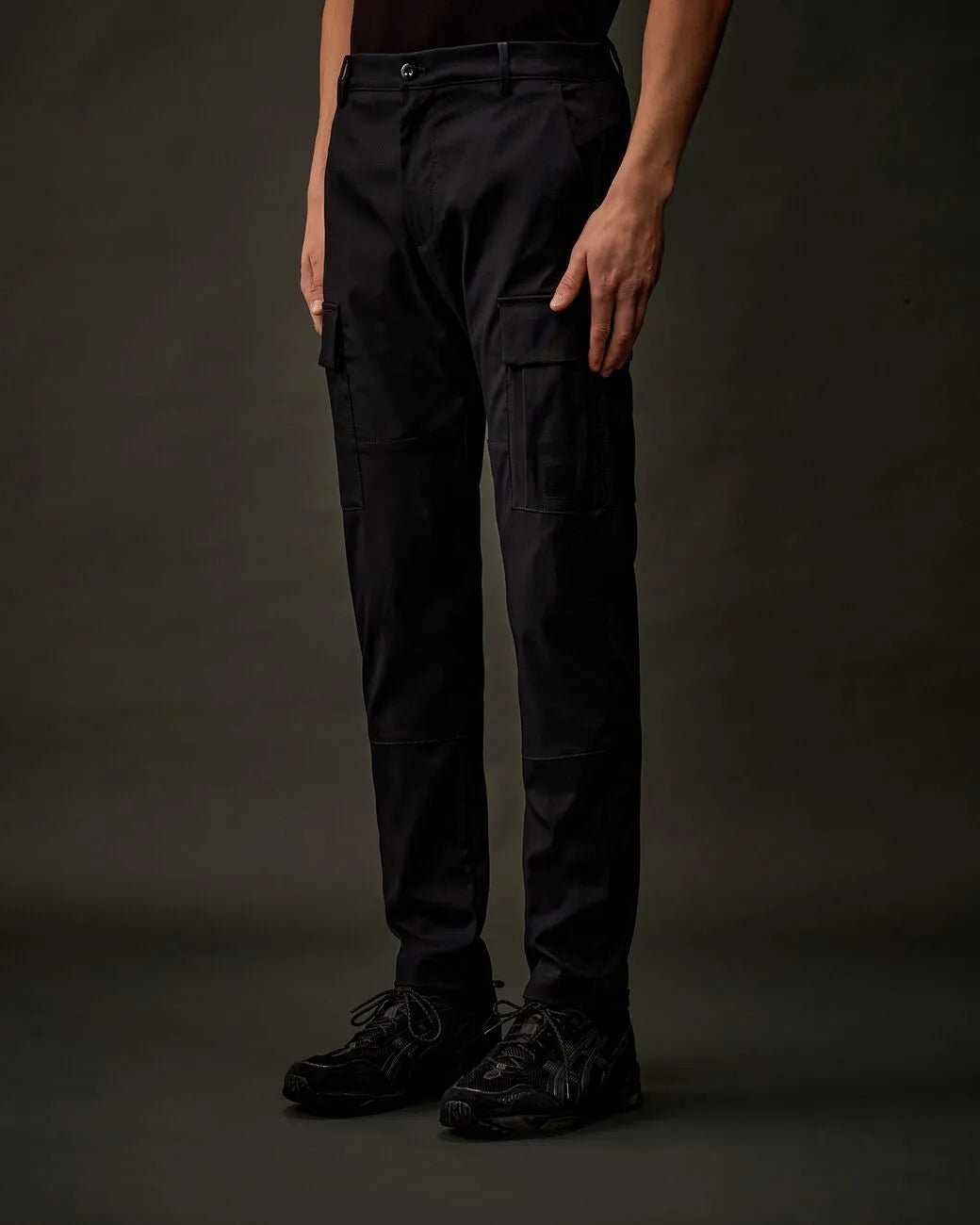 C.P. COMPANY - Metropolis Series Technical Panama Ergonomic Cargo Pants noir - Lothaire
