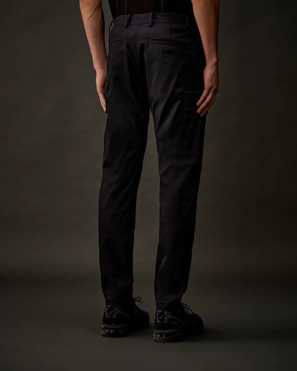 C.P. COMPANY - Metropolis Series Technical Panama Ergonomic Cargo Pants noir - Lothaire