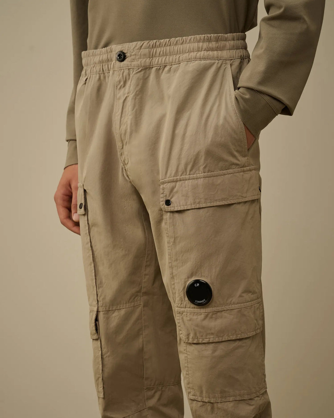 C.P. COMPANY - Pantalons cargo Microreps london fog - Lothaire