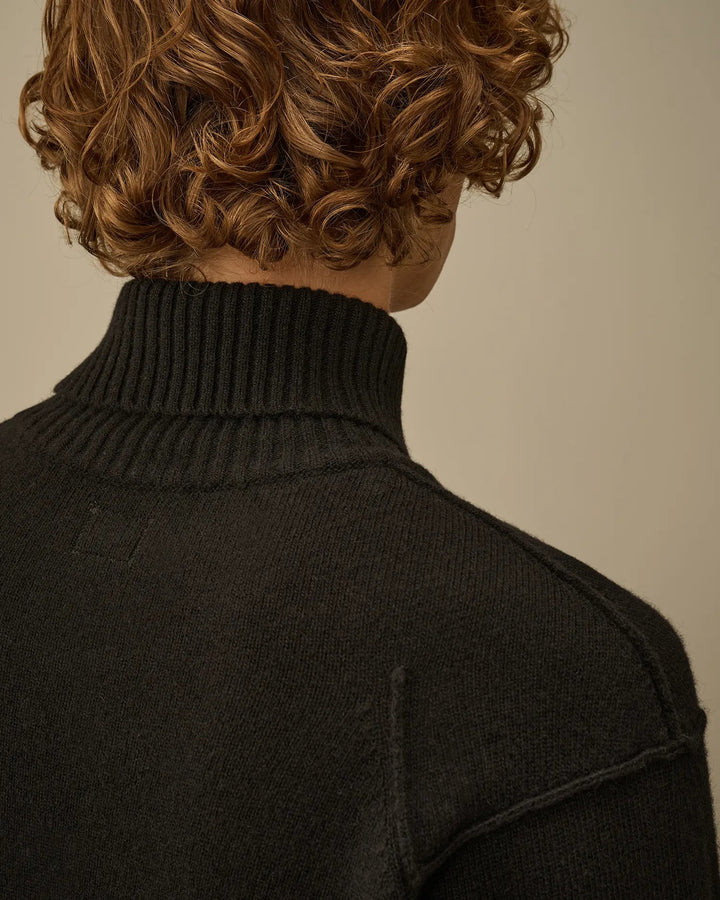 C.P. COMPANY - Pull Lambswool GRS Turtleneck Noir - Lothaire