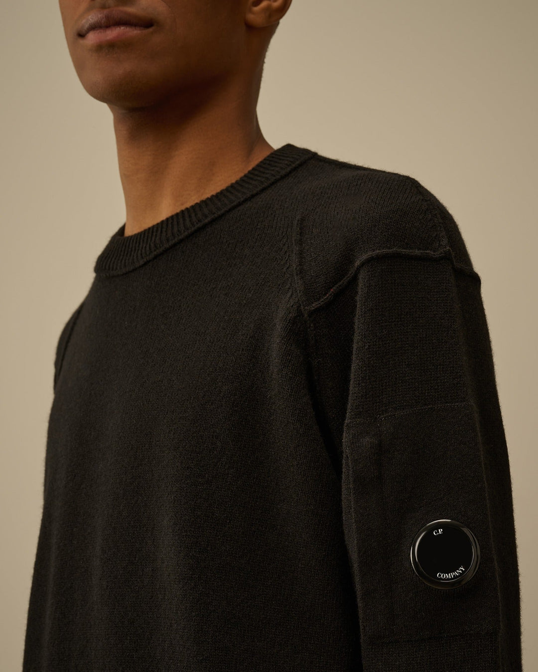 C.P. COMPANY - Sweater Lambswool GRS Crewneck Lens Noir - Lothaire