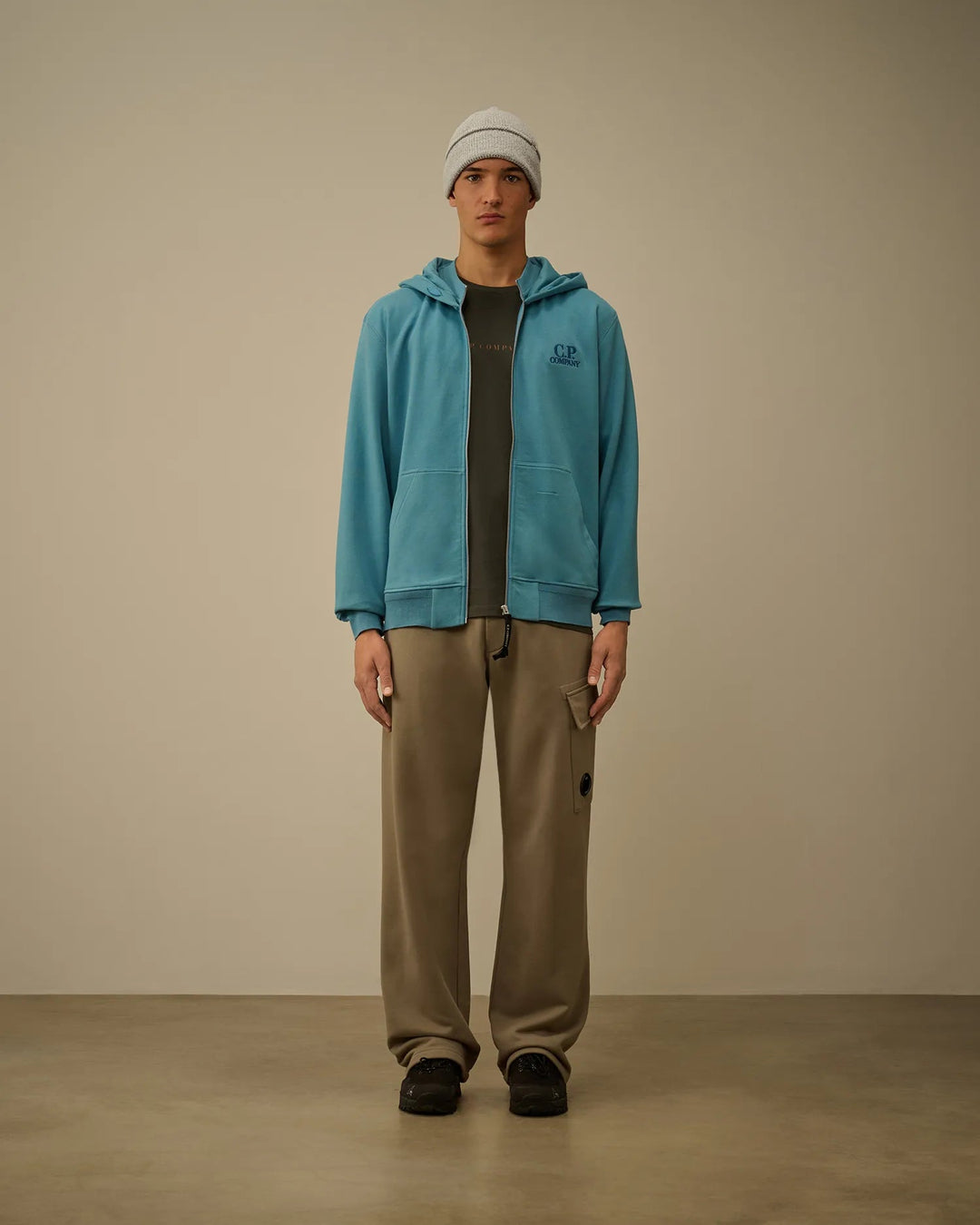 C.P.COMPANY - Diagonal Raised Fleece Cargo Lens Sweatpants Fallen Rock - Lothaire