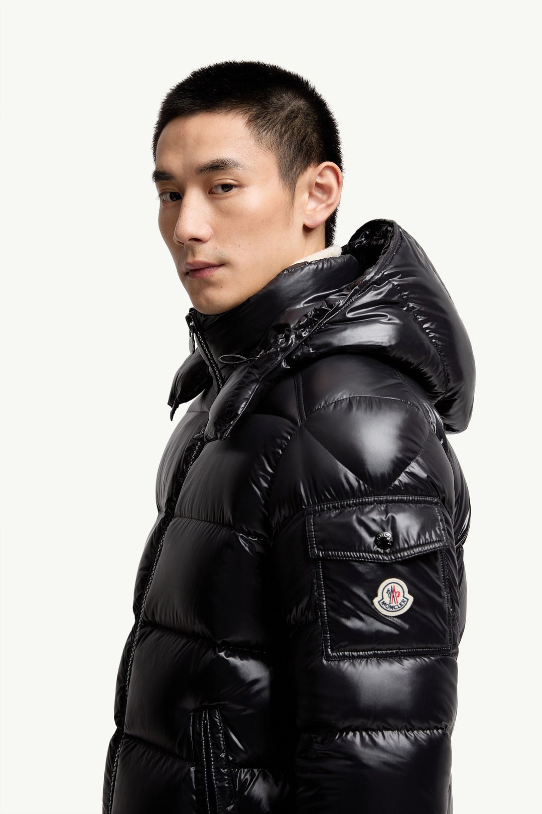 MONCLER - Doudoune courte à capuche Maya Noir