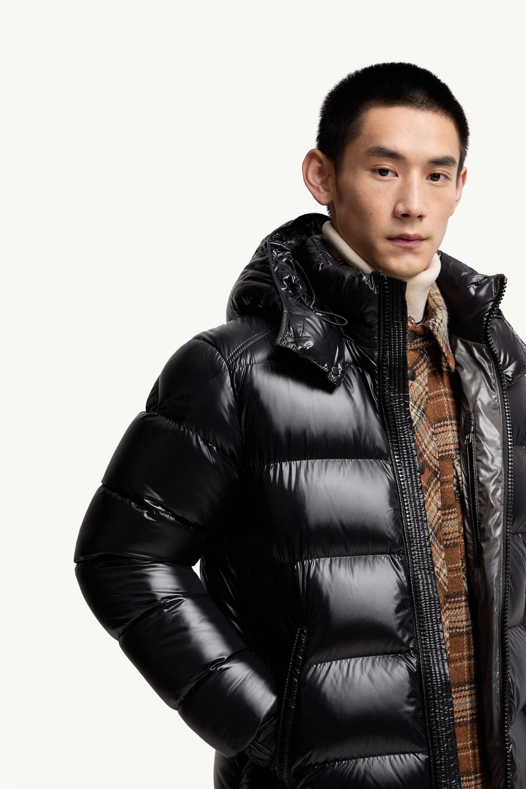 MONCLER - Doudoune courte à capuche Maya Noir
