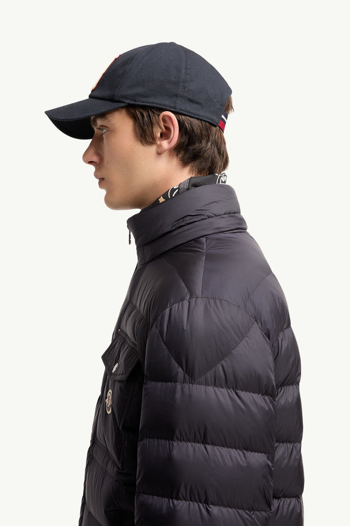MONCLER – Doudoune courte à capuche Verith Bleu foncé