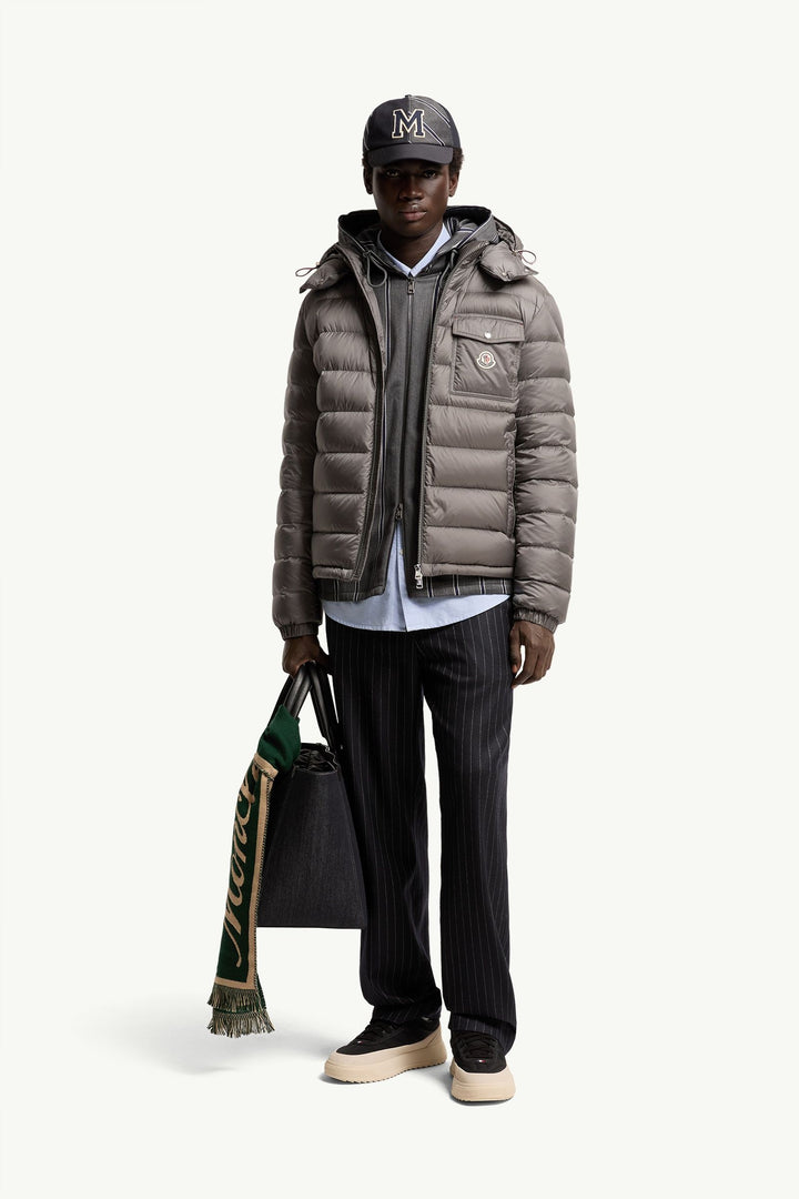 MONCLER – Doudoune courte à capuche Verith Gris