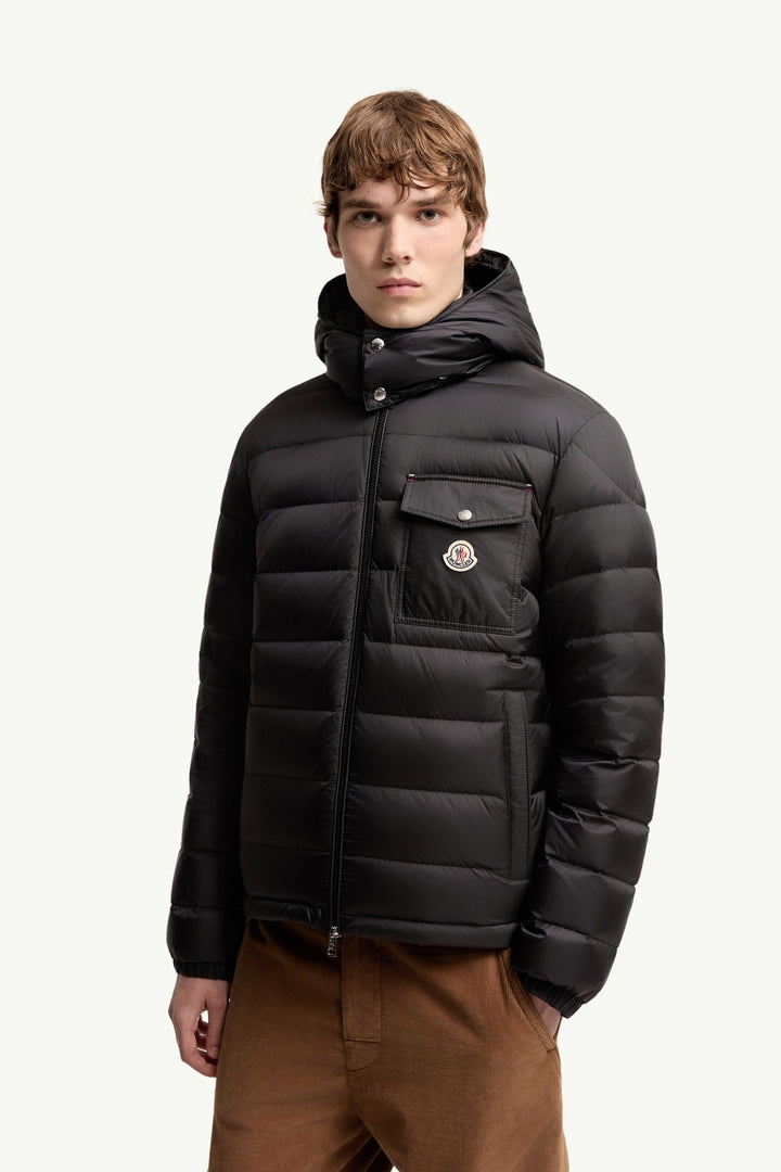 MONCLER – Doudoune courte à capuche Verith Noir
