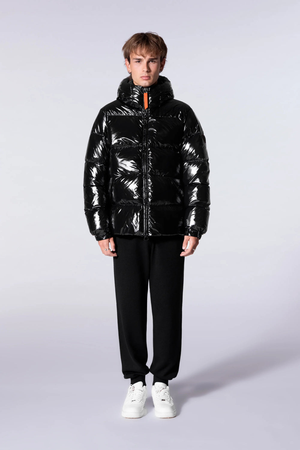 GERTRUDE - Doudoune à capuche coupe droite nylon glossy Vianney Bright Noir - Lothaire