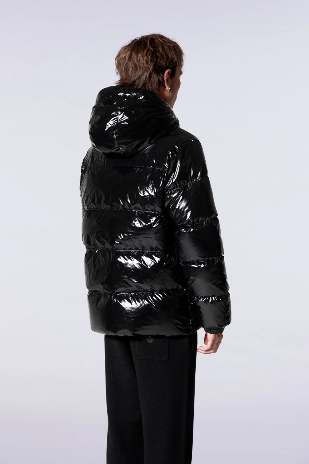 GERTRUDE - Doudoune à capuche coupe droite nylon glossy Vianney Bright Noir - Lothaire