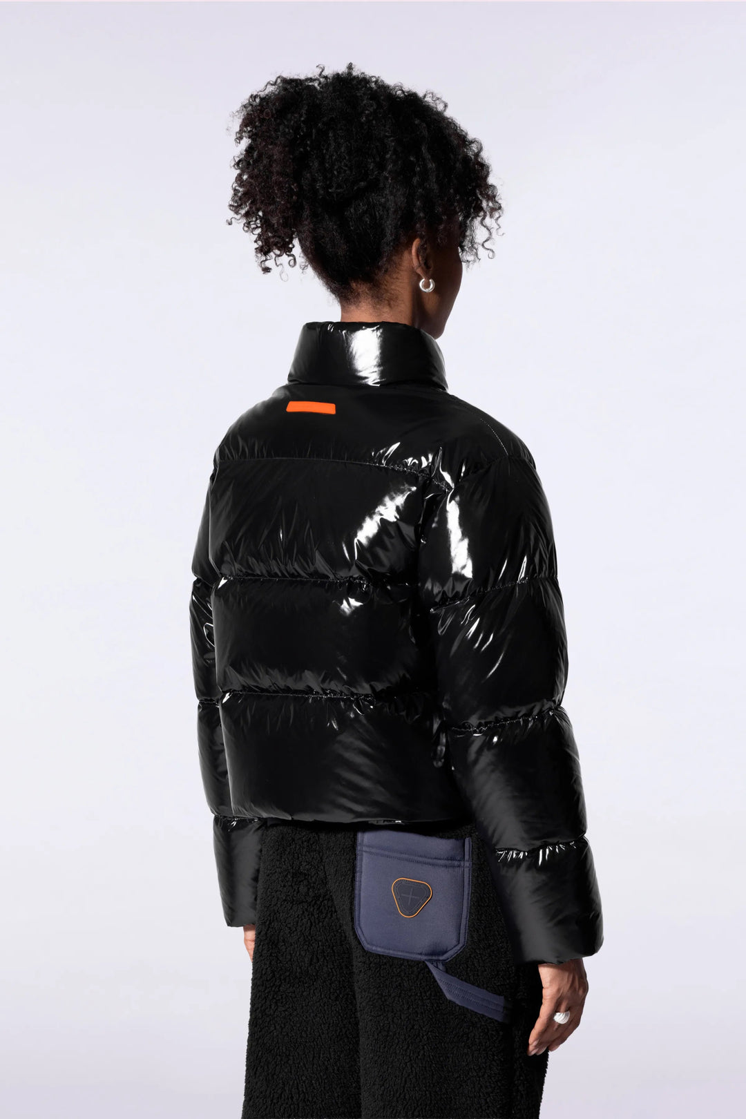 GERTRUDE - Doudoune courte effet glossy Kate Bright Noir - Lothaire