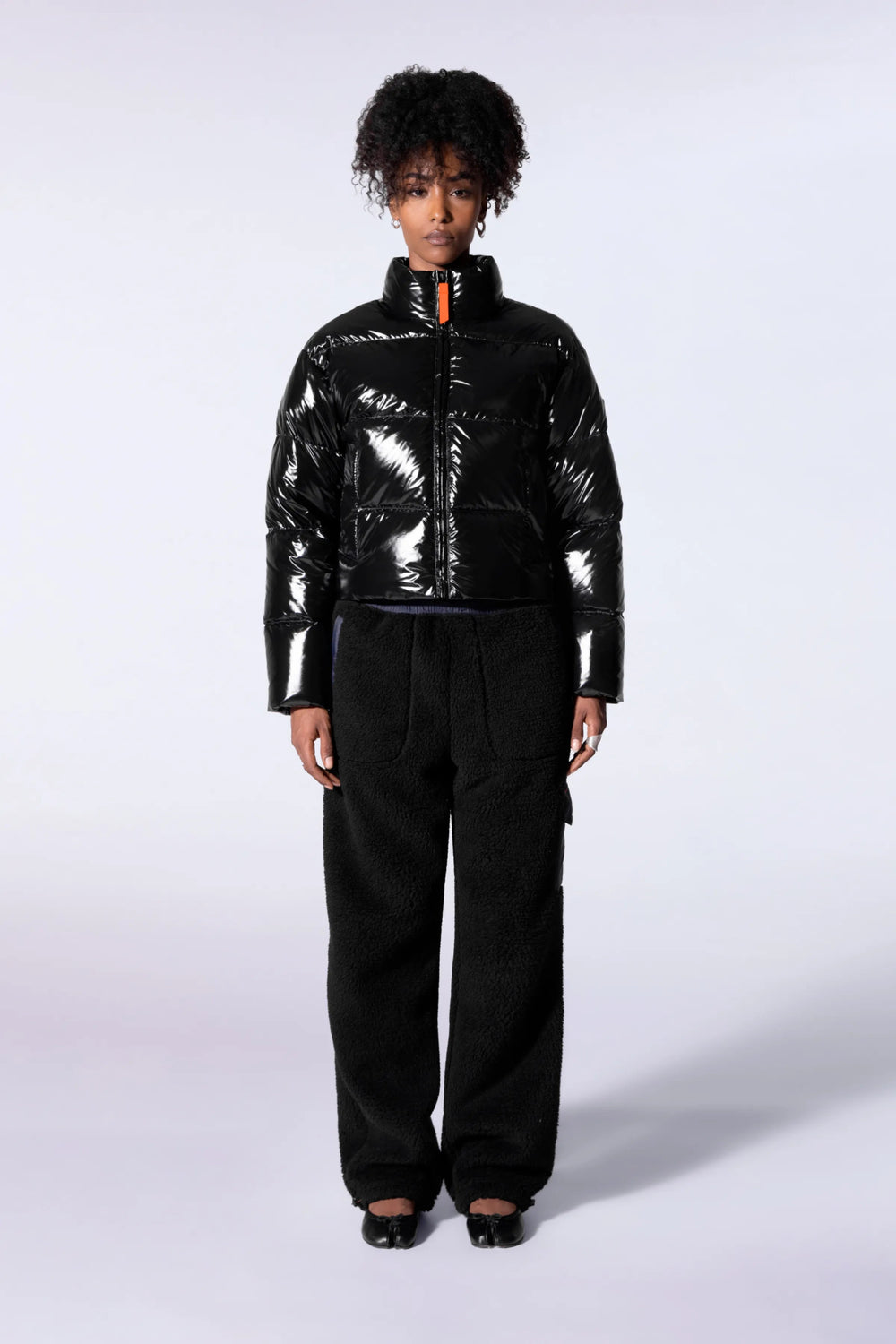 GERTRUDE - Doudoune courte effet glossy Kate Bright Noir - Lothaire