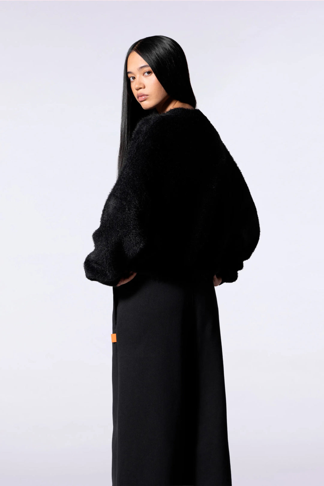 GERTRUDE - Pull en maille duveteuse Ida Noir - Lothaire