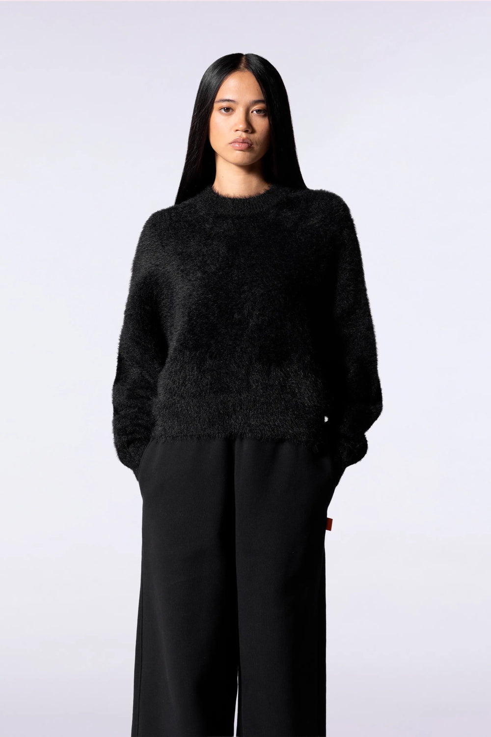 GERTRUDE - Pull en maille duveteuse Ida Noir - Lothaire