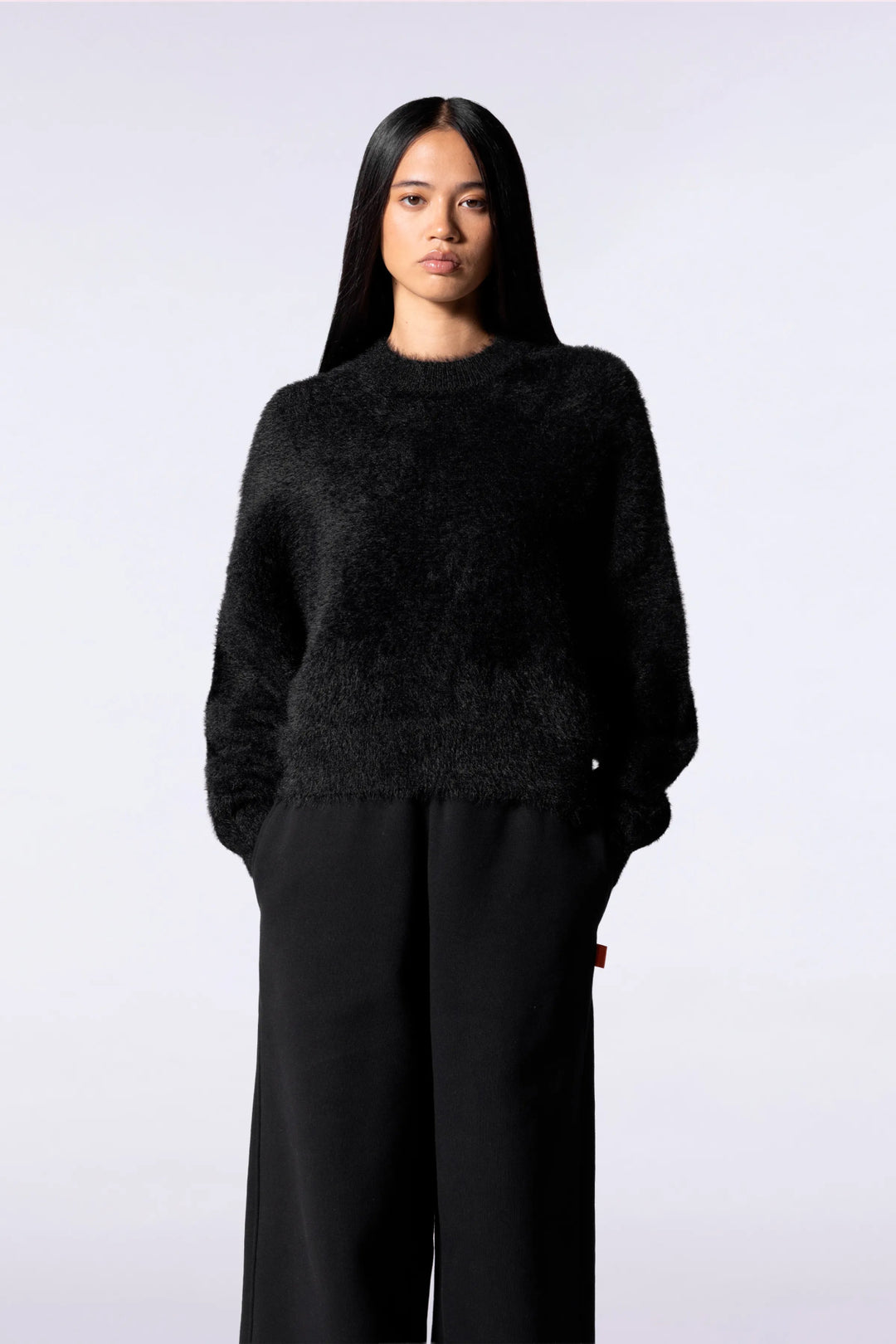 GERTRUDE - Pull en maille duveteuse Ida Noir - Lothaire