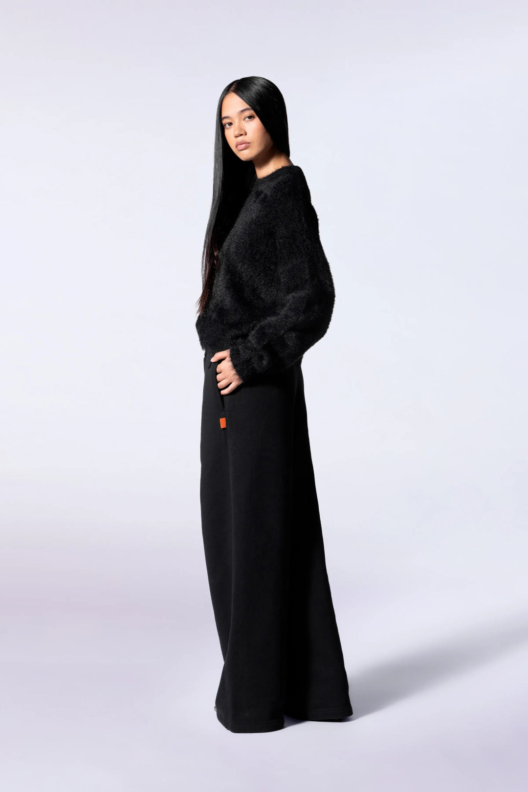 GERTRUDE - Pull en maille duveteuse Ida Noir - Lothaire