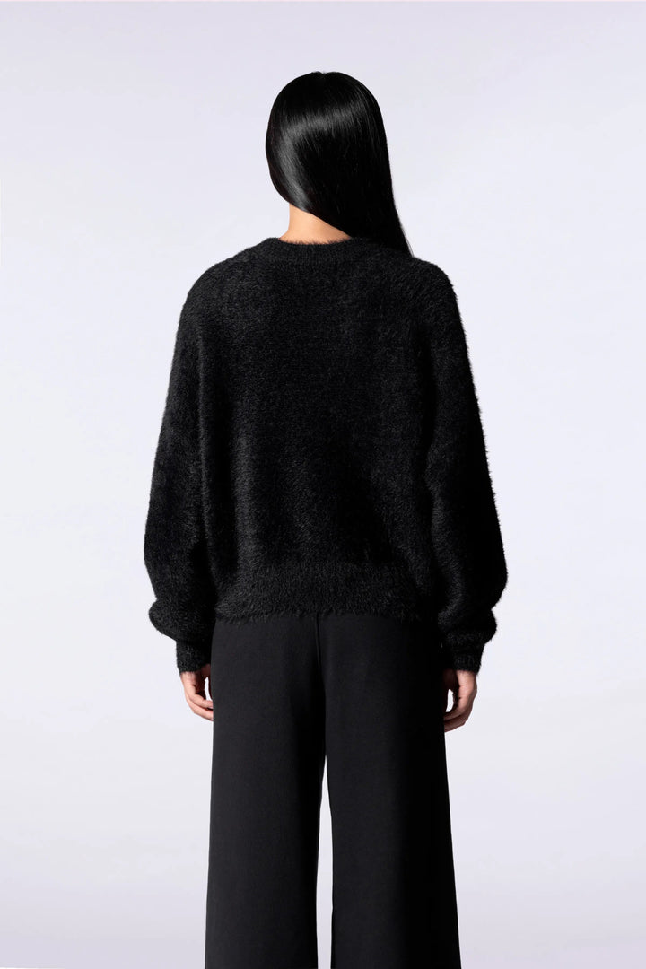 GERTRUDE - Pull en maille duveteuse Ida Noir - Lothaire