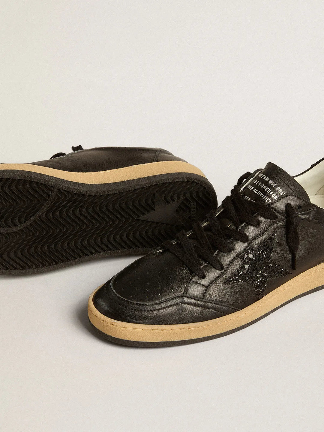 GOLDEN GOOSE - Ball Star pour femme en cuir nappa noir avec étoile à paillettes noires et contrefort en daim - Lothaire