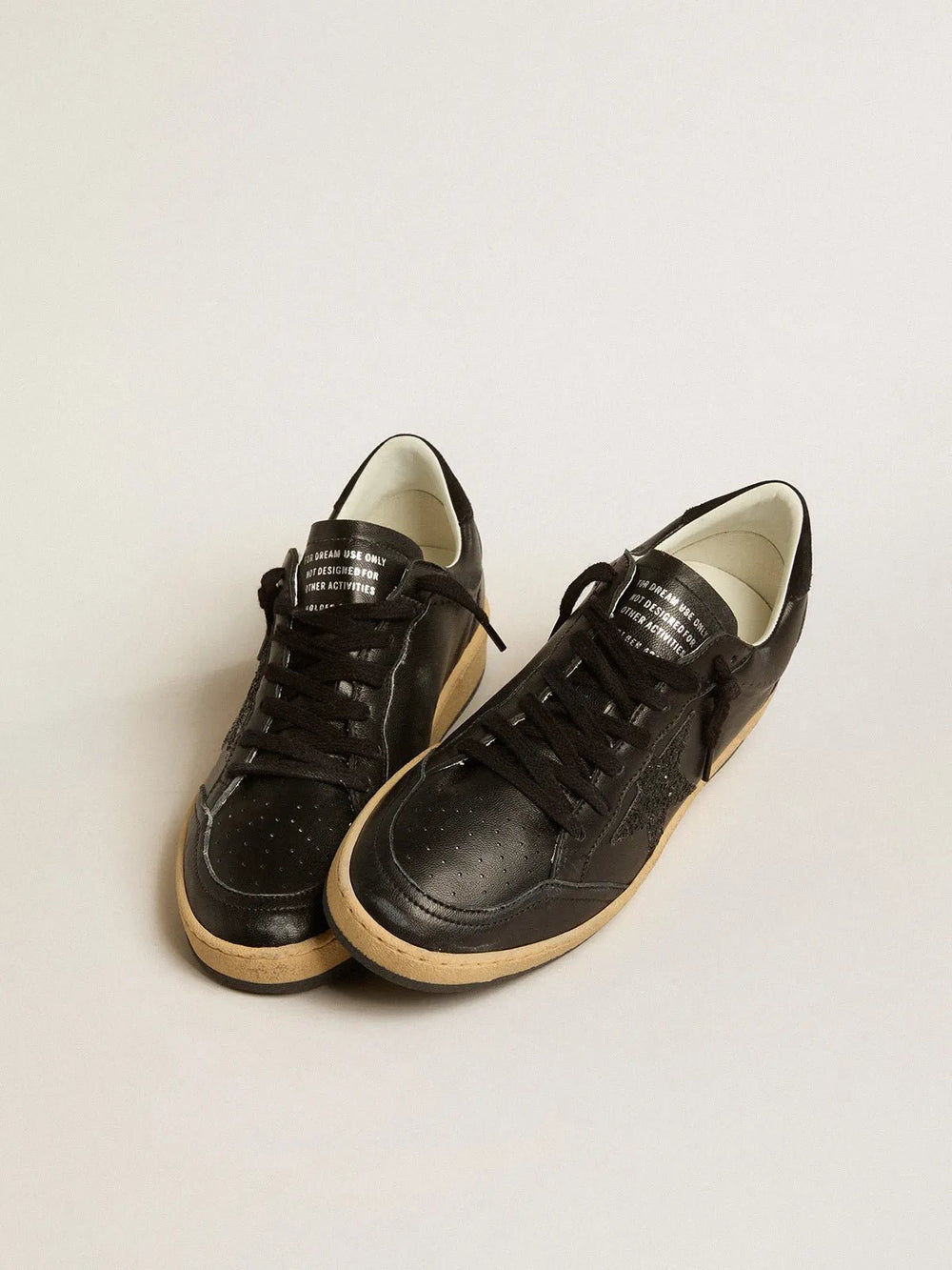 GOLDEN GOOSE - Ball Star pour femme en cuir nappa noir avec étoile à paillettes noires et contrefort en daim - Lothaire