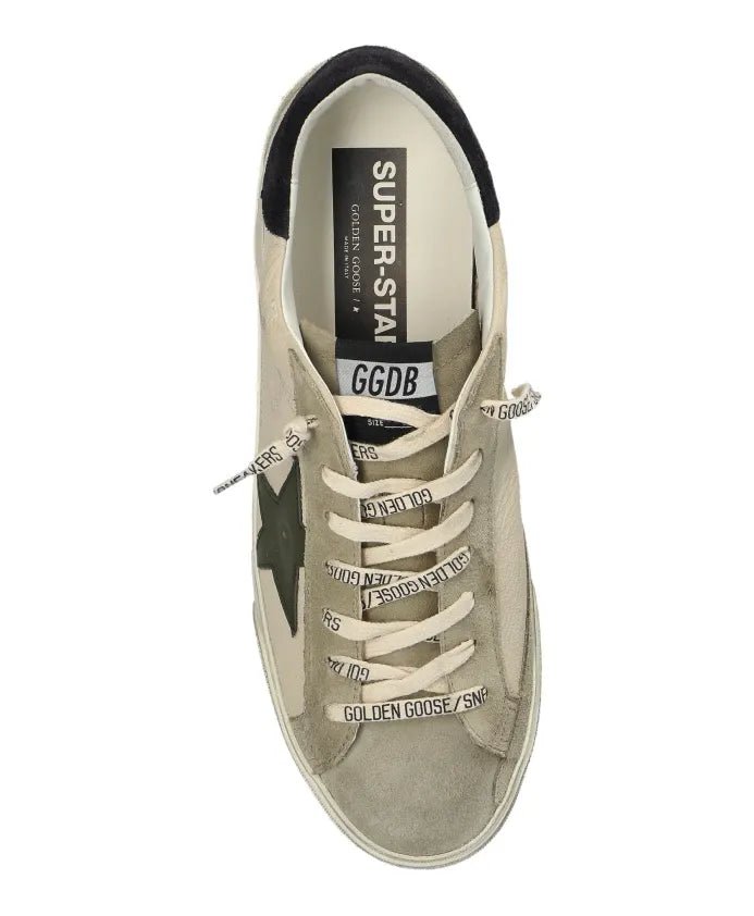 GOLDEN GOOSE - Basket super star en daim gris avec étoile verte - Lothaire