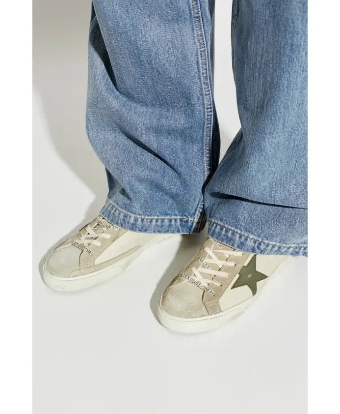 GOLDEN GOOSE - Basket super star en daim gris avec étoile verte - Lothaire