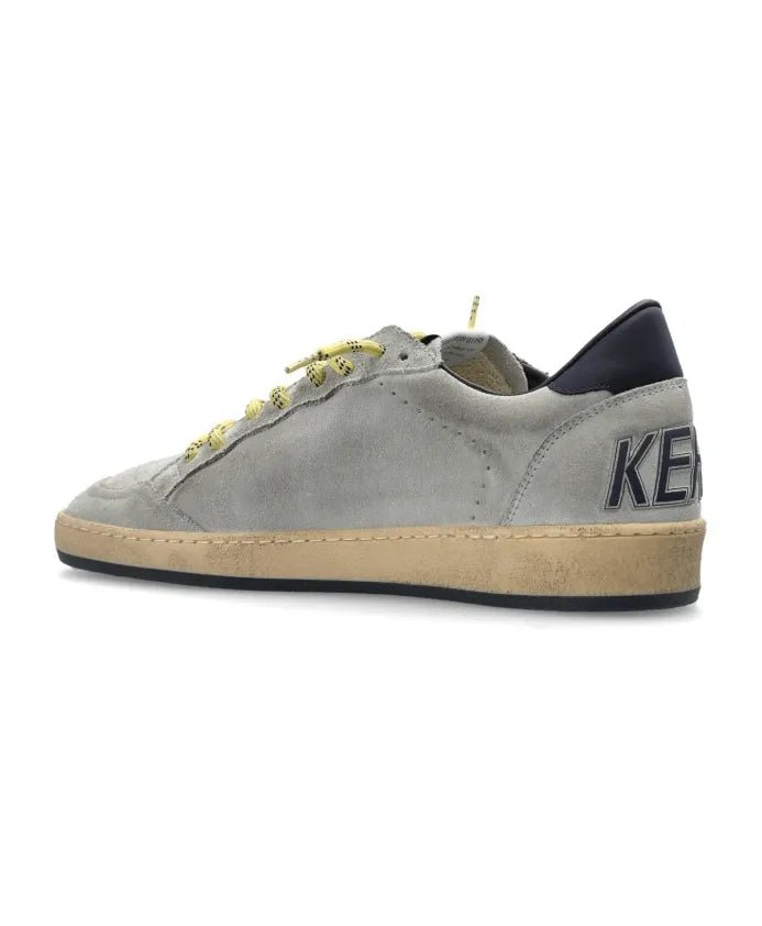 GOLDEN GOOSE - Baskets Ball Star en cuir gris avec étoile bleue et lacets jaunes - Lothaire