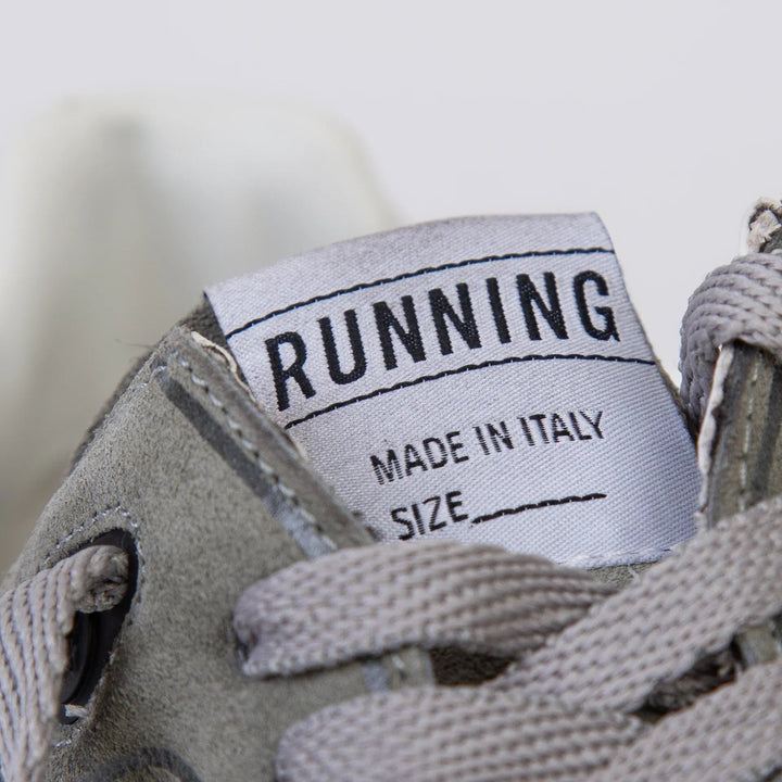 GOLDEN GOOSE - Running Sole en daim gris avec étoile et contrefort blancs - Lothaire
