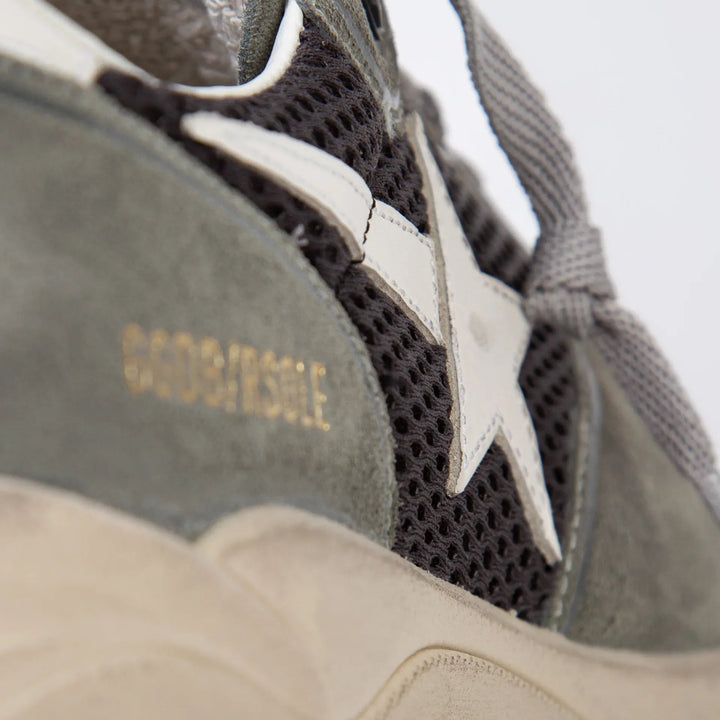 GOLDEN GOOSE - Running Sole en daim gris avec étoile et contrefort blancs - Lothaire