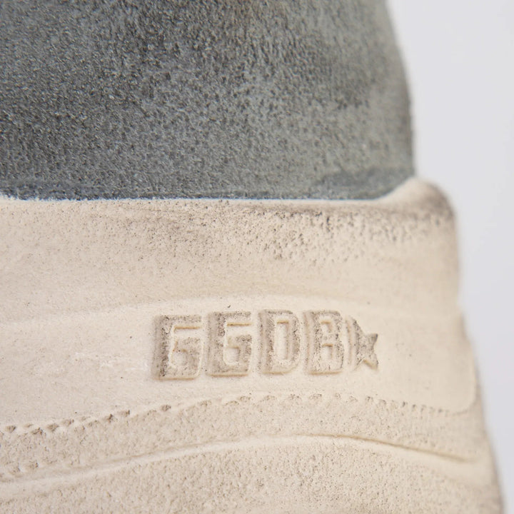 GOLDEN GOOSE - Running Sole en daim gris avec étoile et contrefort blancs - Lothaire