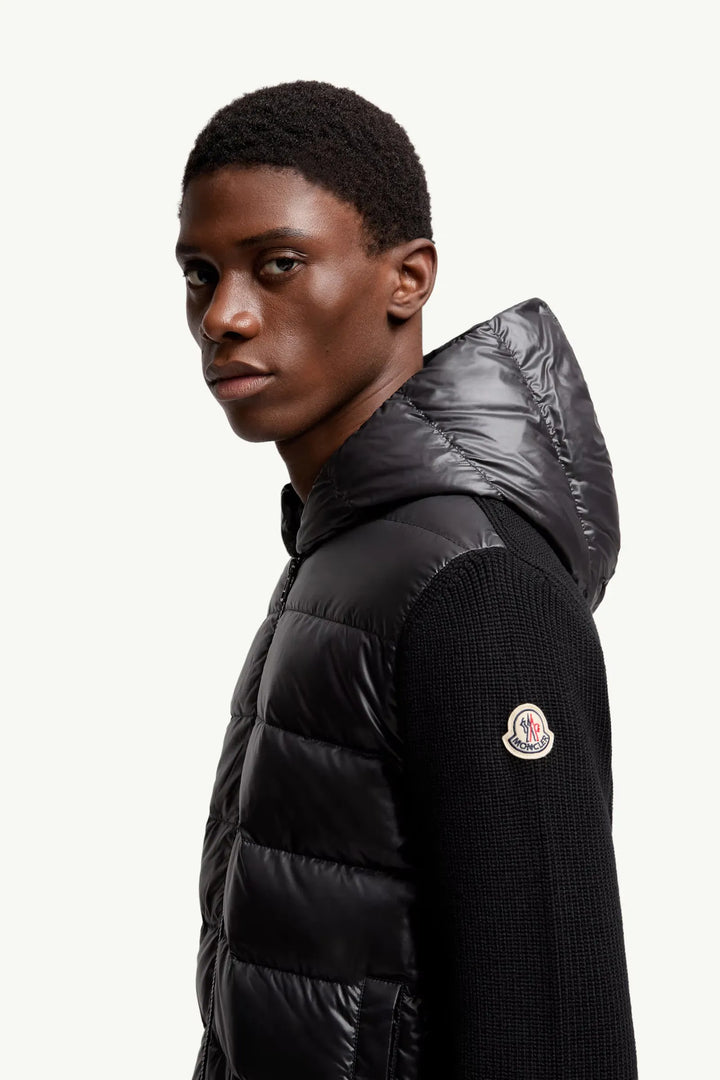 MONCLER - Cardigan zippé matelassé à capuche en laine noir
