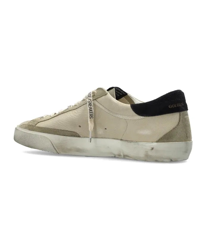 GOLDEN GOOSE - Basket super star en daim gris avec étoile verte