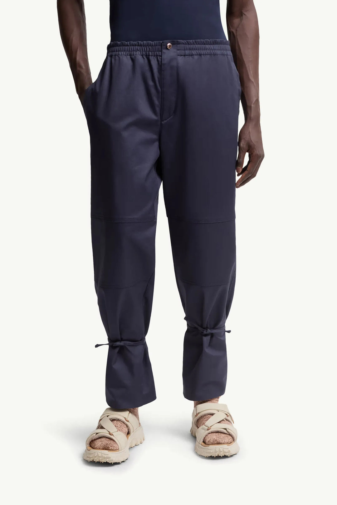 MONCLER GENIUS - Pantalon en gabardine de coton Moncler x Gilga Farm by Donald Glover bleu