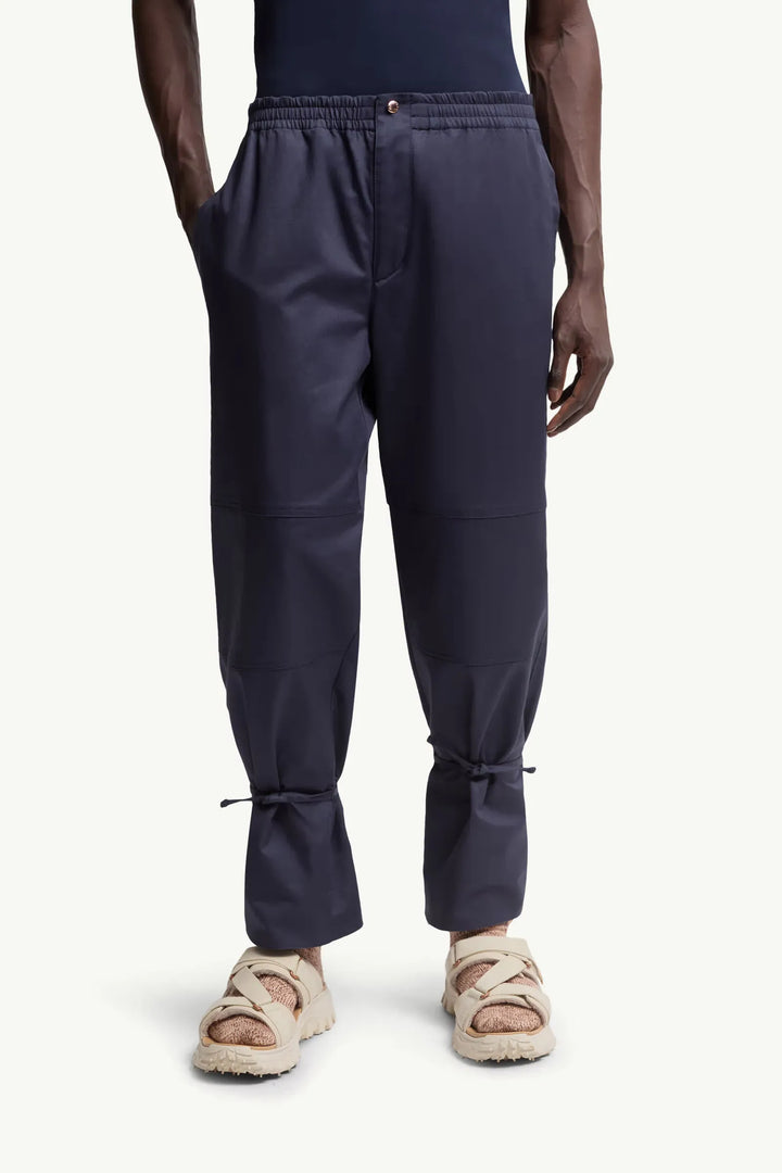 MONCLER GENIUS - Pantalon en gabardine de coton Moncler x Gilga Farm by Donald Glover bleu