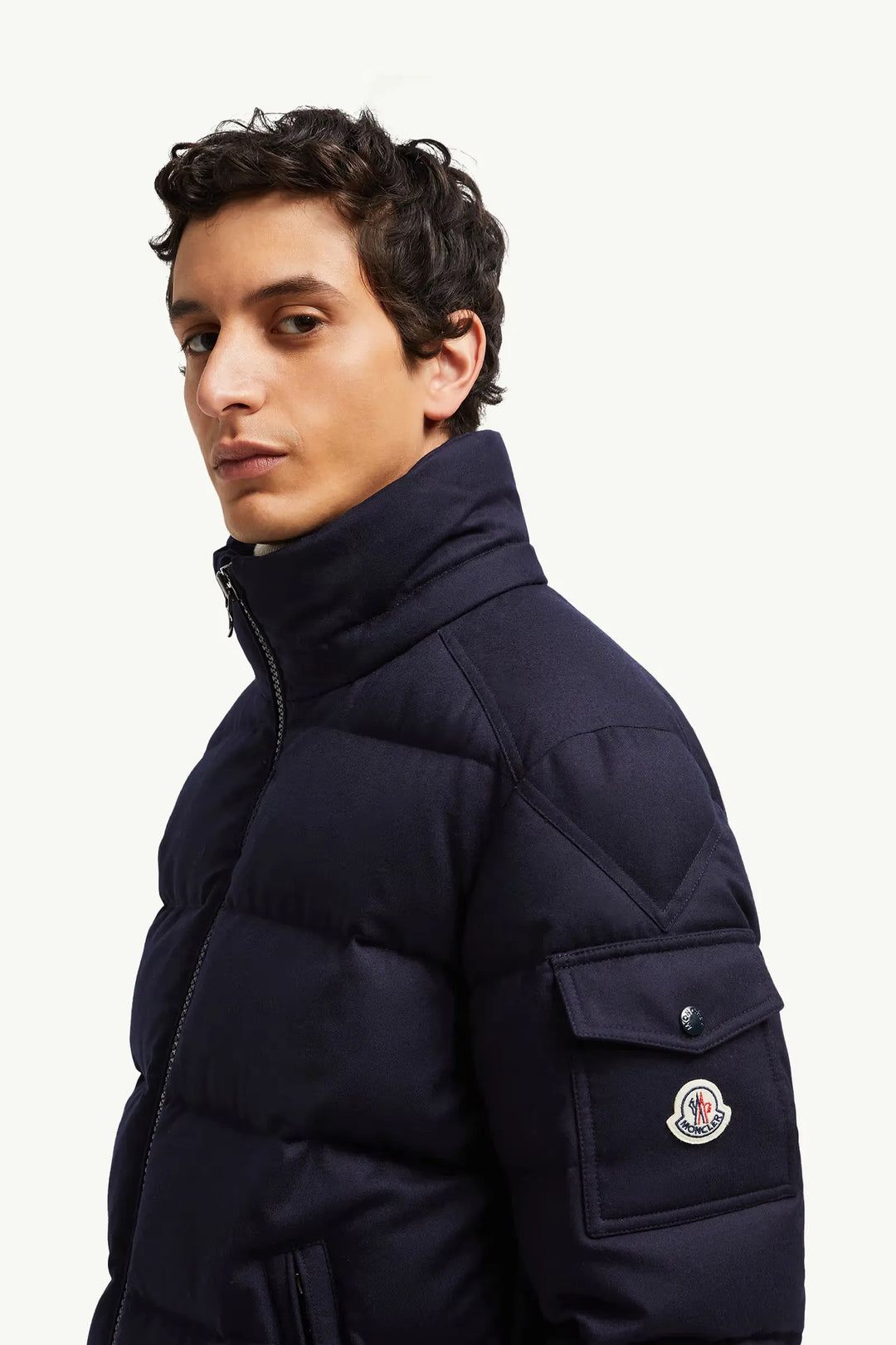 MONCLER - Doudoune courte à capuche en flanelle de laine Montgenevre bleu