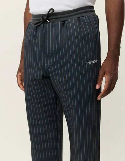 LES DEUX - Ballier Pinstripe Casual Pants Marine à rayures bleues - Lothaire