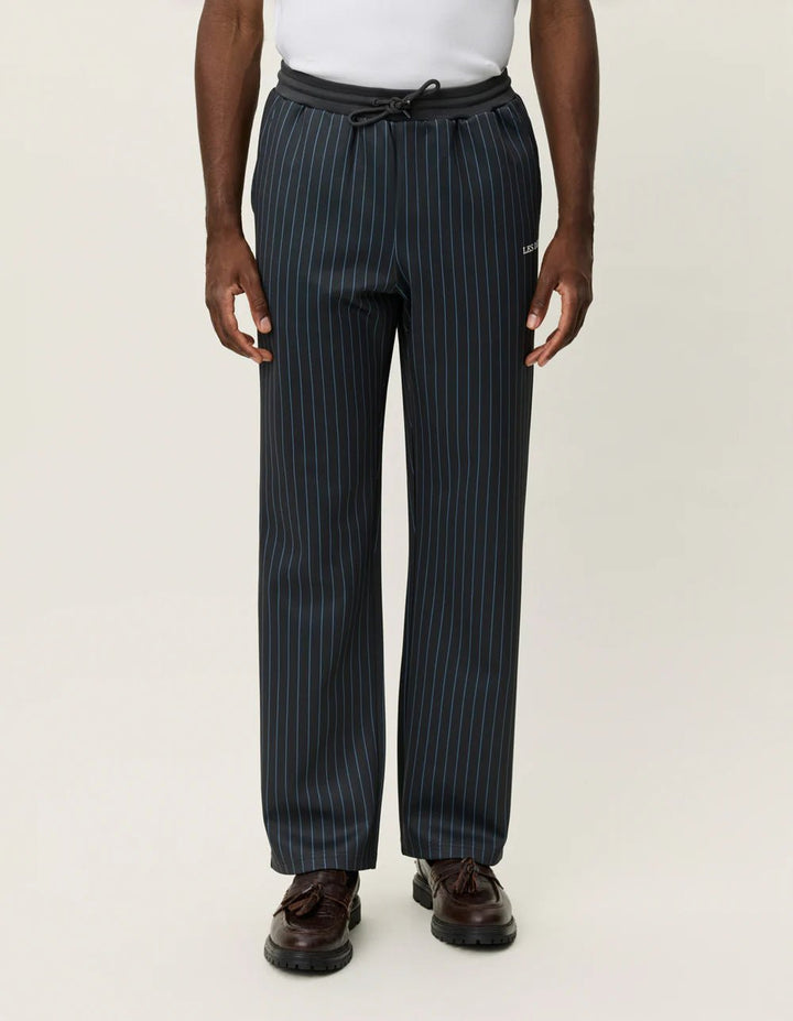 LES DEUX - Ballier Pinstripe Casual Pants Marine à rayures bleues - Lothaire